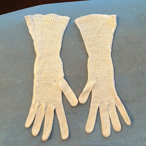Vintage crochet or tatted woven gloves, stretch, 50s, off white ecru - Picture 5 of 10